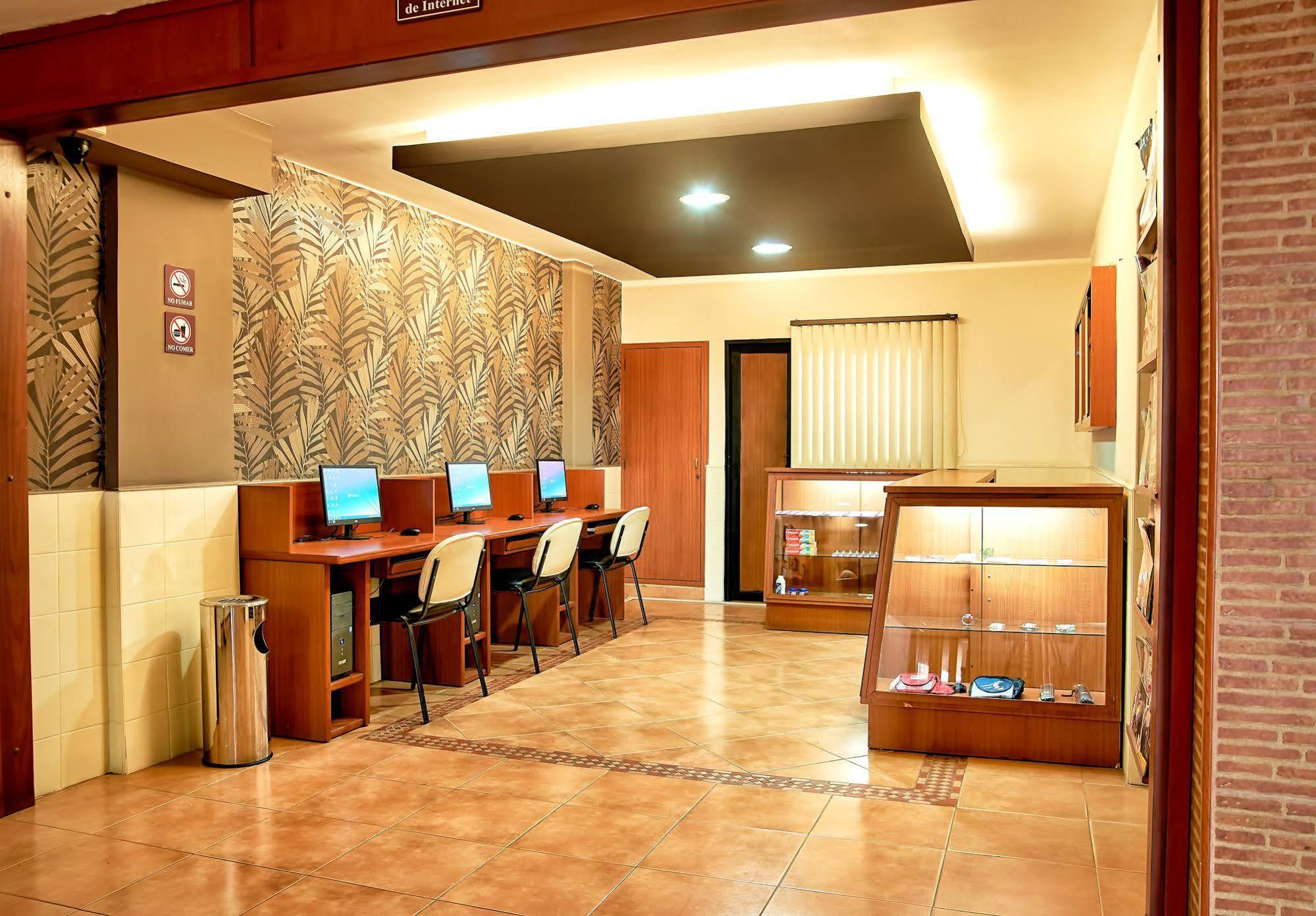 Mar Hotel Кукута Экстерьер фото